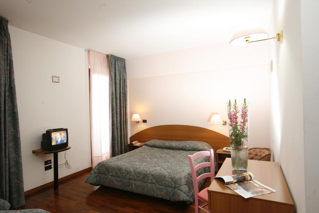 Hotel Tetto Delle Marche - Ristorante Dei Conti Cingoli Pokój zdjęcie
